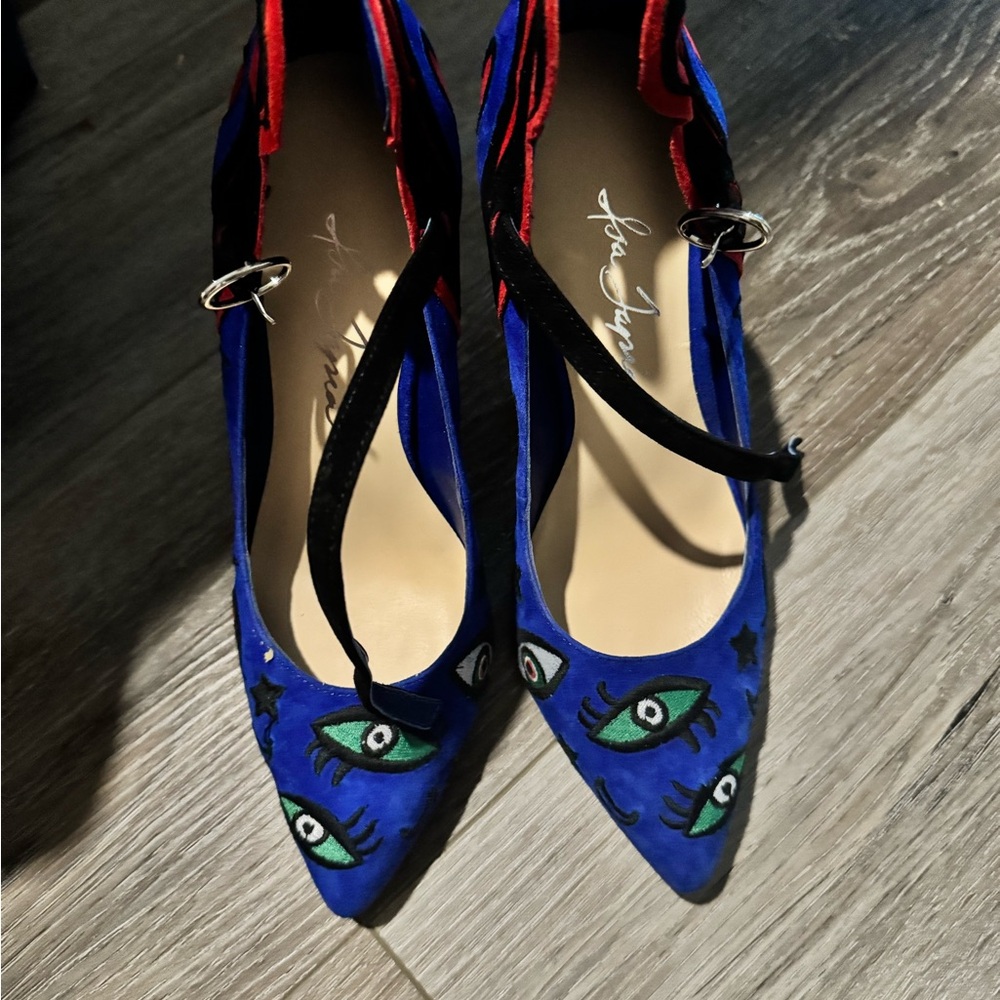 Vero Cuoio Blue and Red Heels with Eye Design New